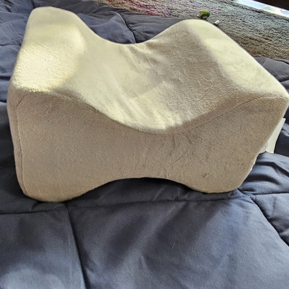 Memory Foam knee pillow for side sleepers